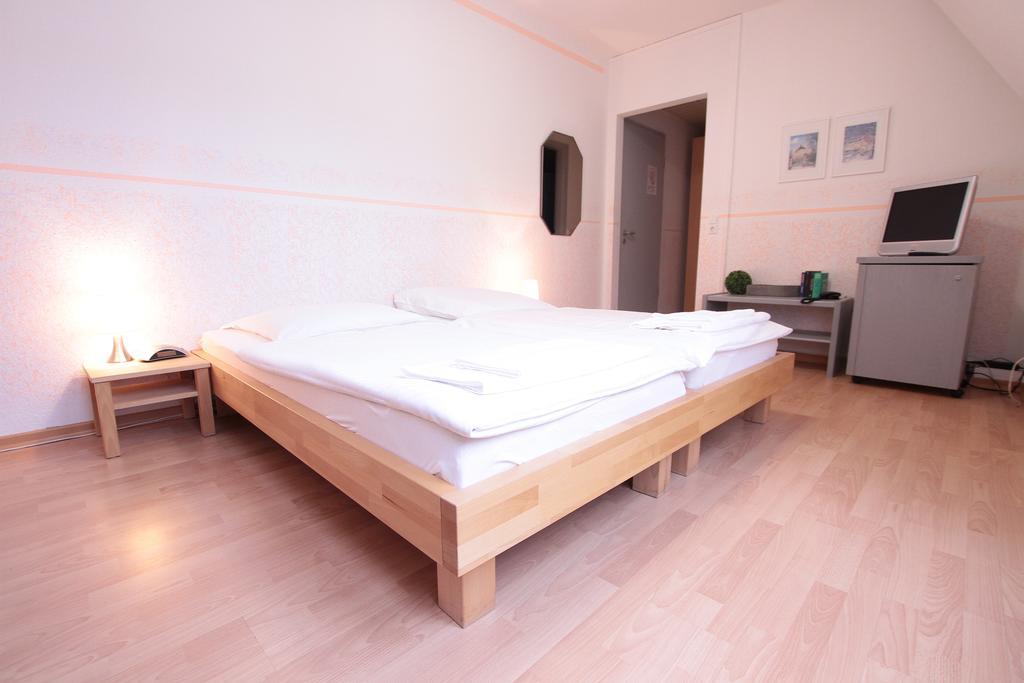 Ib-Gastehaus Hotel Stuttgart Værelse billede